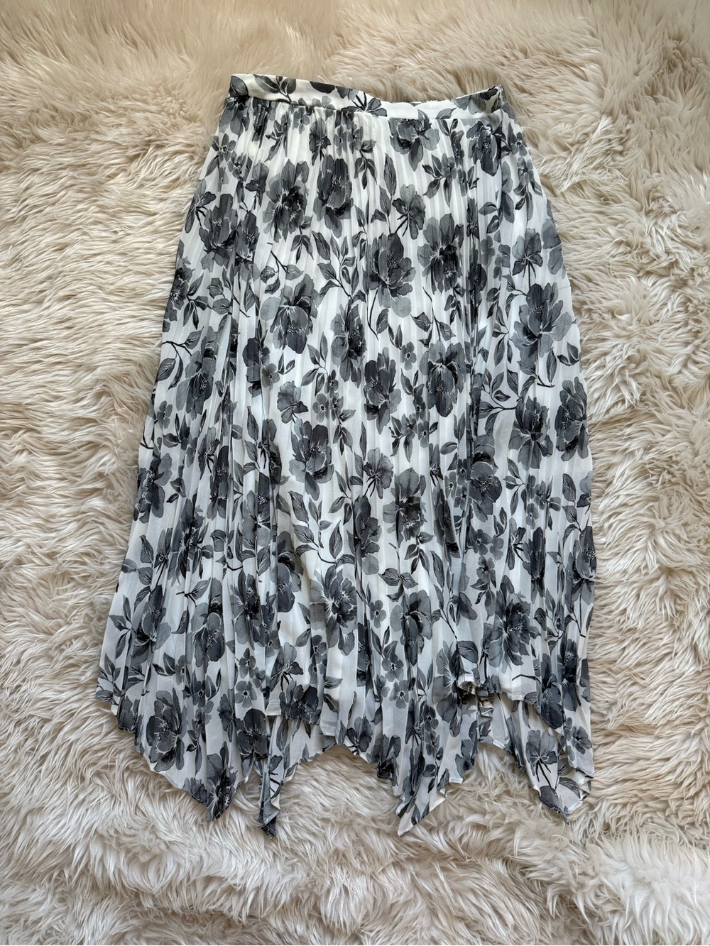 Selling 2 women’s maxi skirts